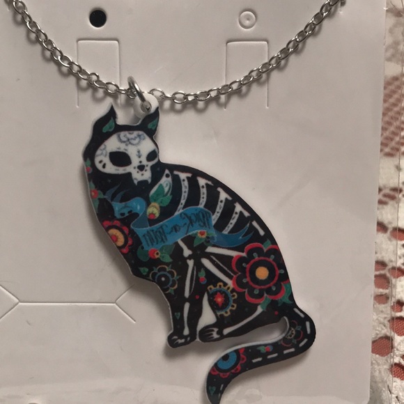 🆕STOCKING MORE Sugar skull cat necklace - Picture 2 of 2